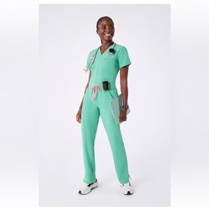 EUC W’s Figs Scrub Set in Surgical Green, size small